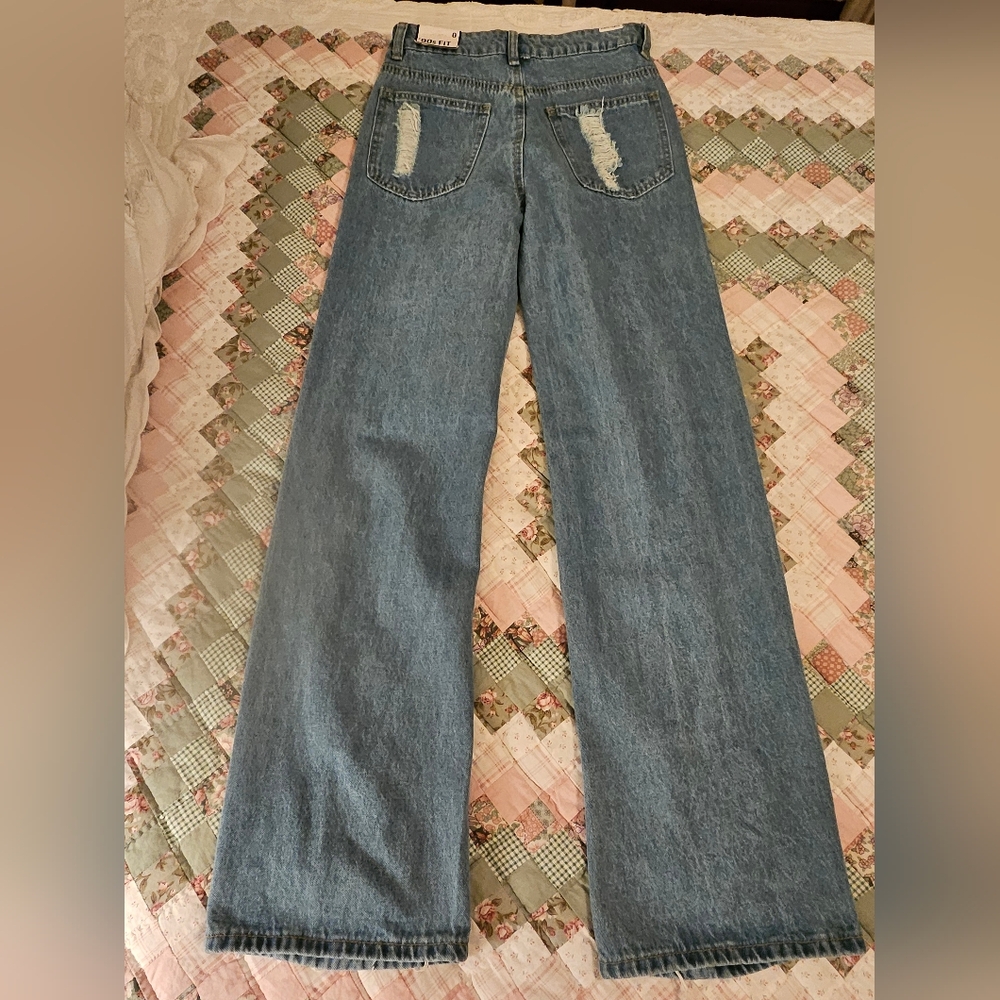 Almost Famous 90's Fit Bootcut Jeans- Distressed/Ripped -  Size 0 - Picture 3 of 10